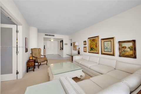 Condo in Miami Beach, Florida, 3 bedrooms  № 1101859 - photo 9