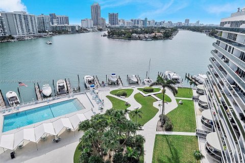 Condo in Miami Beach, Florida, 3 bedrooms  № 1101859 - photo 28