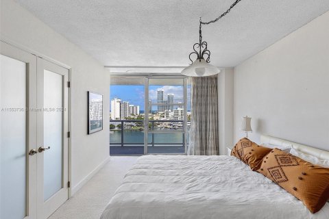 Condo in Miami Beach, Florida, 3 bedrooms  № 1101859 - photo 19