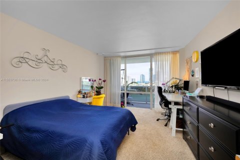 Condo in Miami Beach, Florida, 3 bedrooms  № 1101859 - photo 17