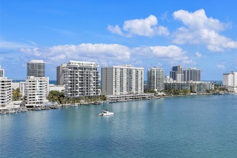 Condominio en venta en Miami Beach, Florida, 3 dormitorios, 144 m2 № 1101859 - foto 5