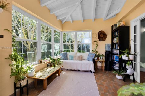 Villa ou maison à vendre à Coral Gables, Floride: 2 chambres, 133.22 m2 № 1101901 - photo 7