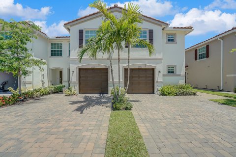 Townhouse in Lake Worth, Florida 4 bedrooms, 178.37 sq.m. № 1208791 - photo 4