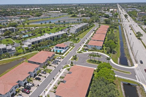 Townhouse in Lake Worth, Florida 4 bedrooms, 178.37 sq.m. № 1208791 - photo 10