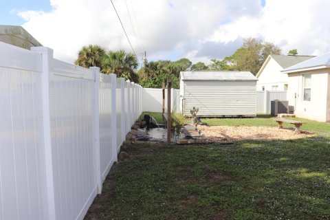 House in Palm Bay, Florida 3 bedrooms, 176.24 sq.m. № 944974 - photo 10