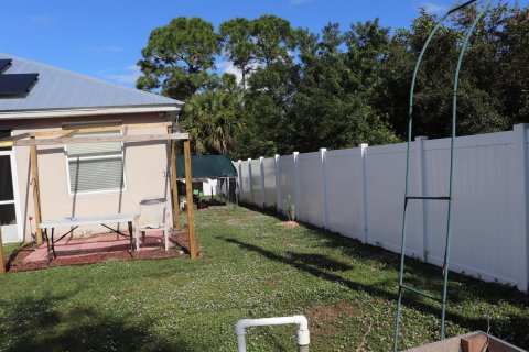 Villa ou maison à vendre à Palm Bay, Floride: 3 chambres, 176.24 m2 № 944974 - photo 4