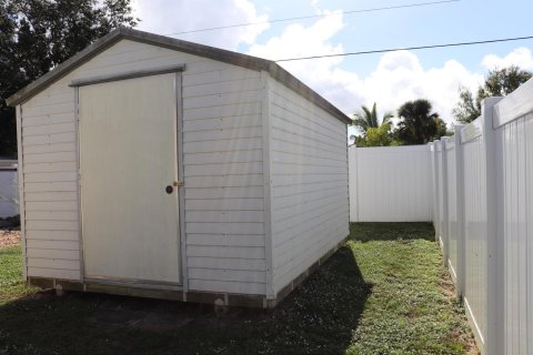 House in Palm Bay, Florida 3 bedrooms, 176.24 sq.m. № 944974 - photo 5