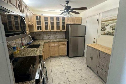 Copropriété à vendre à Hallandale Beach, Floride: 2 chambres, 102.19 m2 № 1292449 - photo 12