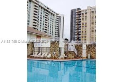 Condominio en venta en Hallandale Beach, Florida, 2 dormitorios, 102.19 m2 № 1292449 - foto 3