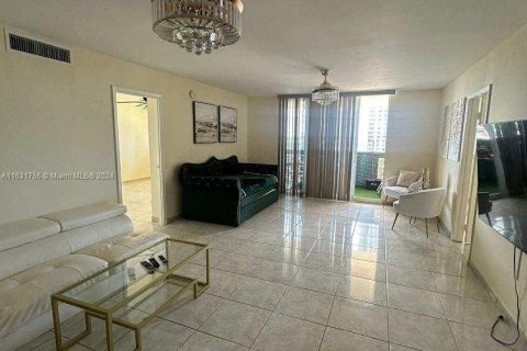 Copropriété à vendre à Hallandale Beach, Floride: 2 chambres, 102.19 m2 № 1292449 - photo 13