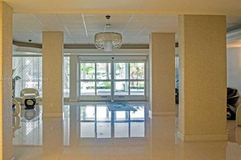 Copropriété à vendre à Hallandale Beach, Floride: 2 chambres, 102.19 m2 № 1292449 - photo 8