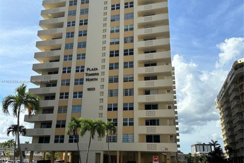 Condo in Hallandale Beach, Florida, 2 bedrooms  № 1292449 - photo 2