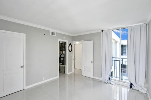 Condo in Bal Harbour, Florida, 2 bedrooms  № 1151518 - photo 9