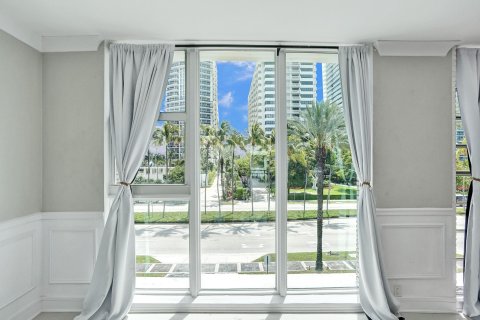 Copropriété à vendre à Bal Harbour, Floride: 2 chambres, 138.24 m2 № 1151518 - photo 21