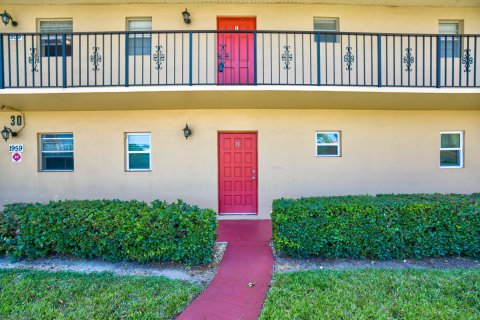 Condo in Stuart, Florida, 1 bedroom  № 1134919 - photo 1