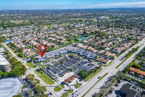 Propiedad comercial en venta en Kendall, Florida № 1238165 - foto 28