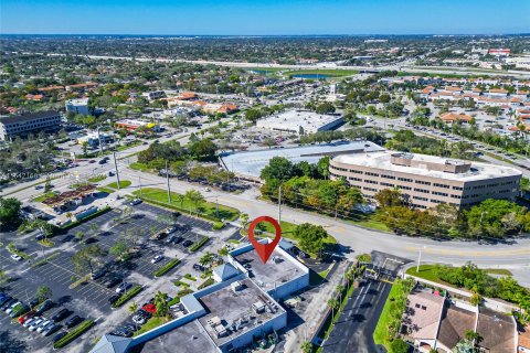 Propiedad comercial en venta en Kendall, Florida № 1238165 - foto 26