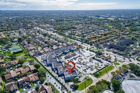 Propiedad comercial en venta en Kendall, Florida № 1238165 - foto 27