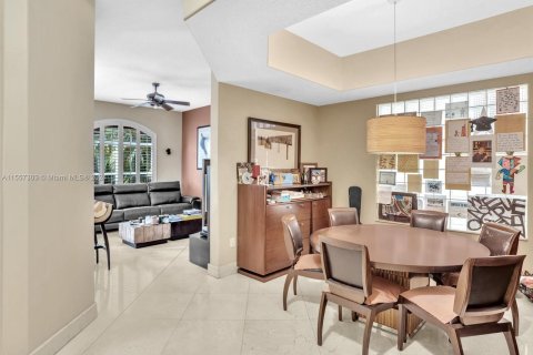 Villa ou maison à vendre à Aventura, Floride: 5 chambres, 257.34 m2 № 1101686 - photo 17