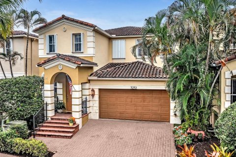 Villa ou maison à vendre à Aventura, Floride: 5 chambres, 257.34 m2 № 1101686 - photo 1