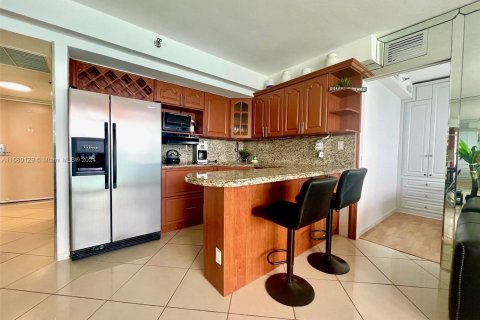 Condominio en venta en Sunny Isles Beach, Florida, 1 dormitorio, 40.88 m2 № 1155021 - foto 3