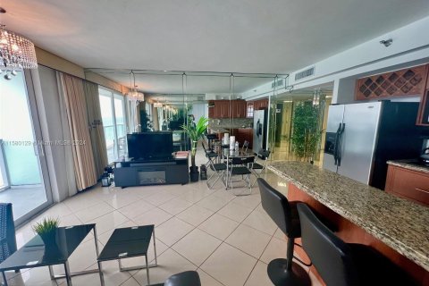 Condominio en venta en Sunny Isles Beach, Florida, 1 dormitorio, 40.88 m2 № 1155021 - foto 5