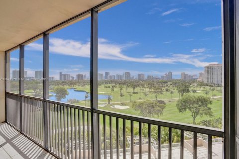 Condo in Aventura, Florida, 1 bedroom  № 1119749 - photo 19