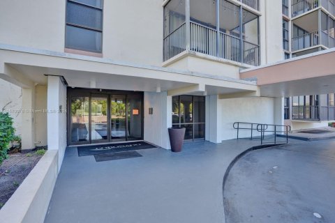 Condo in Aventura, Florida, 1 bedroom  № 1119749 - photo 7