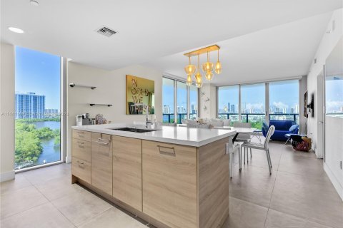 Condominio en venta en North Miami Beach, Florida, 3 dormitorios, 144.56 m2 № 682103 - foto 16