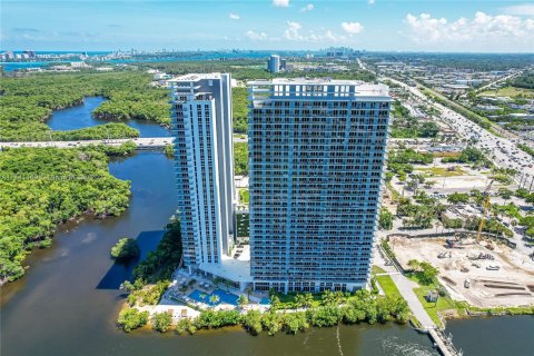 Condominio en venta en North Miami Beach, Florida, 3 dormitorios, 144.56 m2 № 682103 - foto 3
