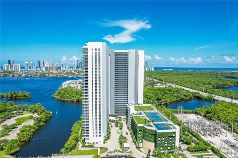 Condominio en venta en North Miami Beach, Florida, 3 dormitorios, 144.56 m2 № 682103 - foto 1