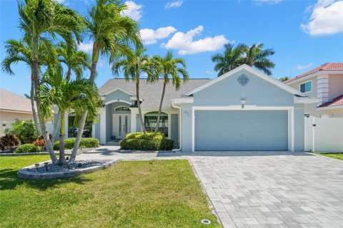 Casa en venta en Saint Petersburg, Florida, 4 dormitorios, 192.12 m2 № 1381303 - foto 1