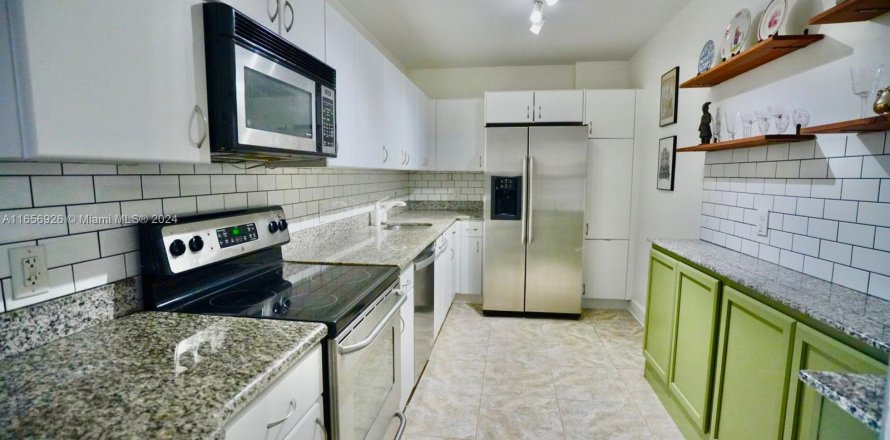 Condo in Miami Beach, Florida, 1 bedroom  № 1369071