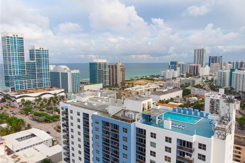 Condo in Miami Beach, Florida, 1 bedroom  № 1369071 - photo 2