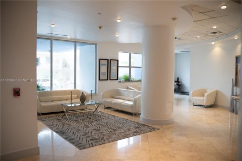 Condo in Miami Beach, Florida, 1 bedroom  № 1369071 - photo 18