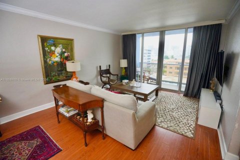 Condo in Miami Beach, Florida, 1 bedroom  № 1369071 - photo 11