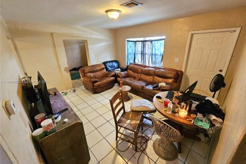 Casa en venta en Pompano Beach, Florida, 4 dormitorios, 83.61 m2 № 1369075 - foto 10