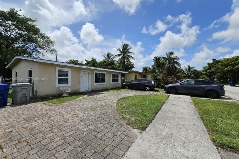 Casa en venta en Pompano Beach, Florida, 4 dormitorios, 83.61 m2 № 1369075 - foto 4