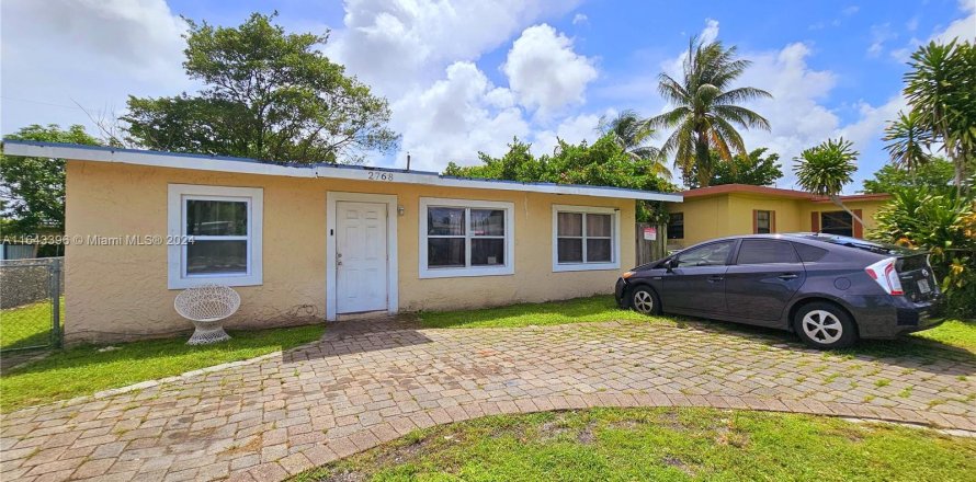 House in Pompano Beach, Florida 4 bedrooms, 83.61 sq.m. № 1369075