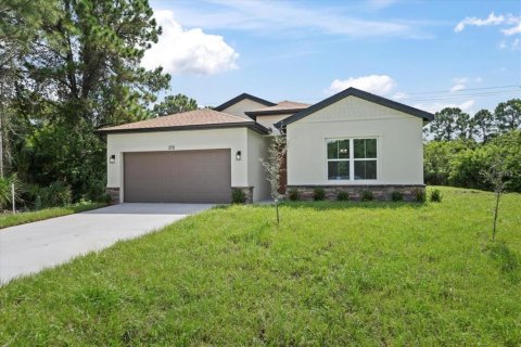 House in Palm Bay, Florida 4 bedrooms, 184.88 sq.m. № 1390492 - photo 2