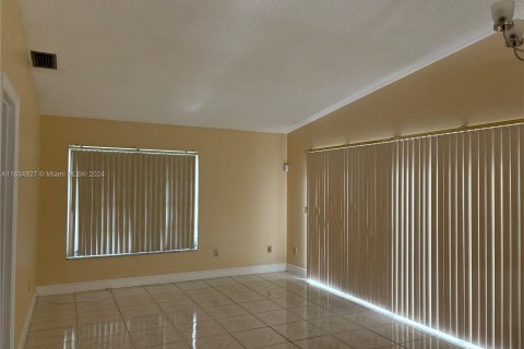 House in Miramar, Florida 2 bedrooms, 84.73 sq.m. № 1304696 - photo 5