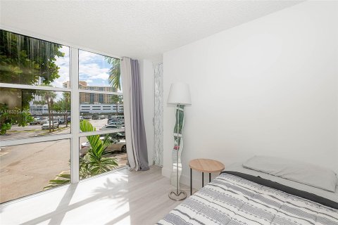 Copropriété à vendre à Hallandale Beach, Floride: 1 chambre, 99.87 m2 № 1304728 - photo 16