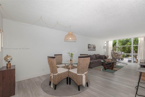 Copropriété à vendre à Hallandale Beach, Floride: 1 chambre, 99.87 m2 № 1304728 - photo 14