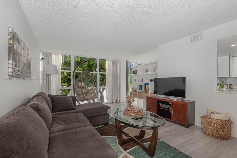 Copropriété à vendre à Hallandale Beach, Floride: 1 chambre, 99.87 m2 № 1304728 - photo 12