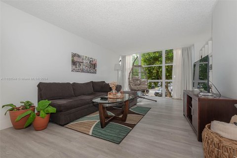 Copropriété à vendre à Hallandale Beach, Floride: 1 chambre, 99.87 m2 № 1304728 - photo 11