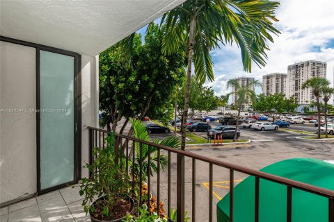 Copropriété à vendre à Hallandale Beach, Floride: 1 chambre, 99.87 m2 № 1304728 - photo 2