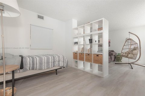 Copropriété à vendre à Hallandale Beach, Floride: 1 chambre, 99.87 m2 № 1304728 - photo 15