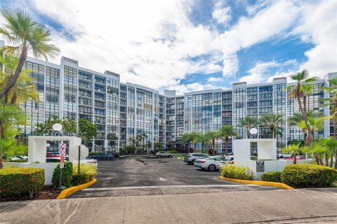 Copropriété à vendre à Hallandale Beach, Floride: 1 chambre, 99.87 m2 № 1304728 - photo 3