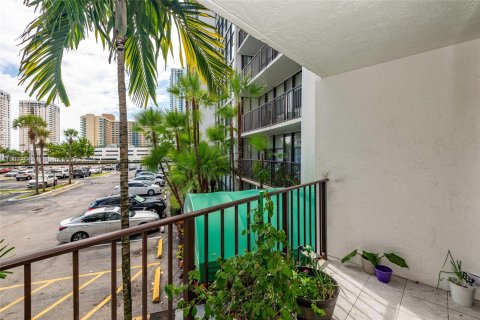 Copropriété à vendre à Hallandale Beach, Floride: 1 chambre, 99.87 m2 № 1304728 - photo 27