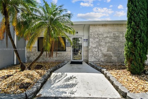 Immobilier commercial à vendre à Pompano Beach, Floride № 931944 - photo 7
